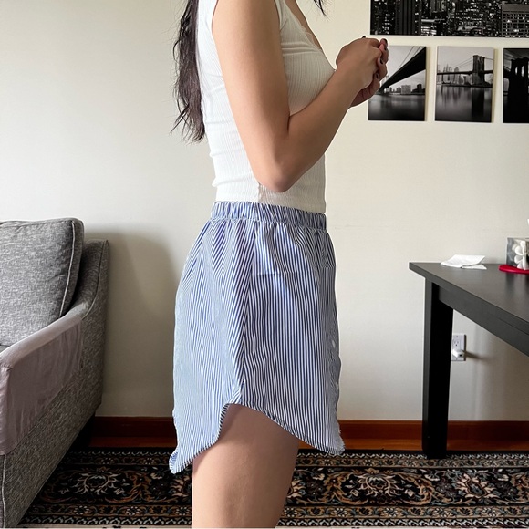 Blue and white pinstripe mini skirt with buttons - Picture 2 of 3